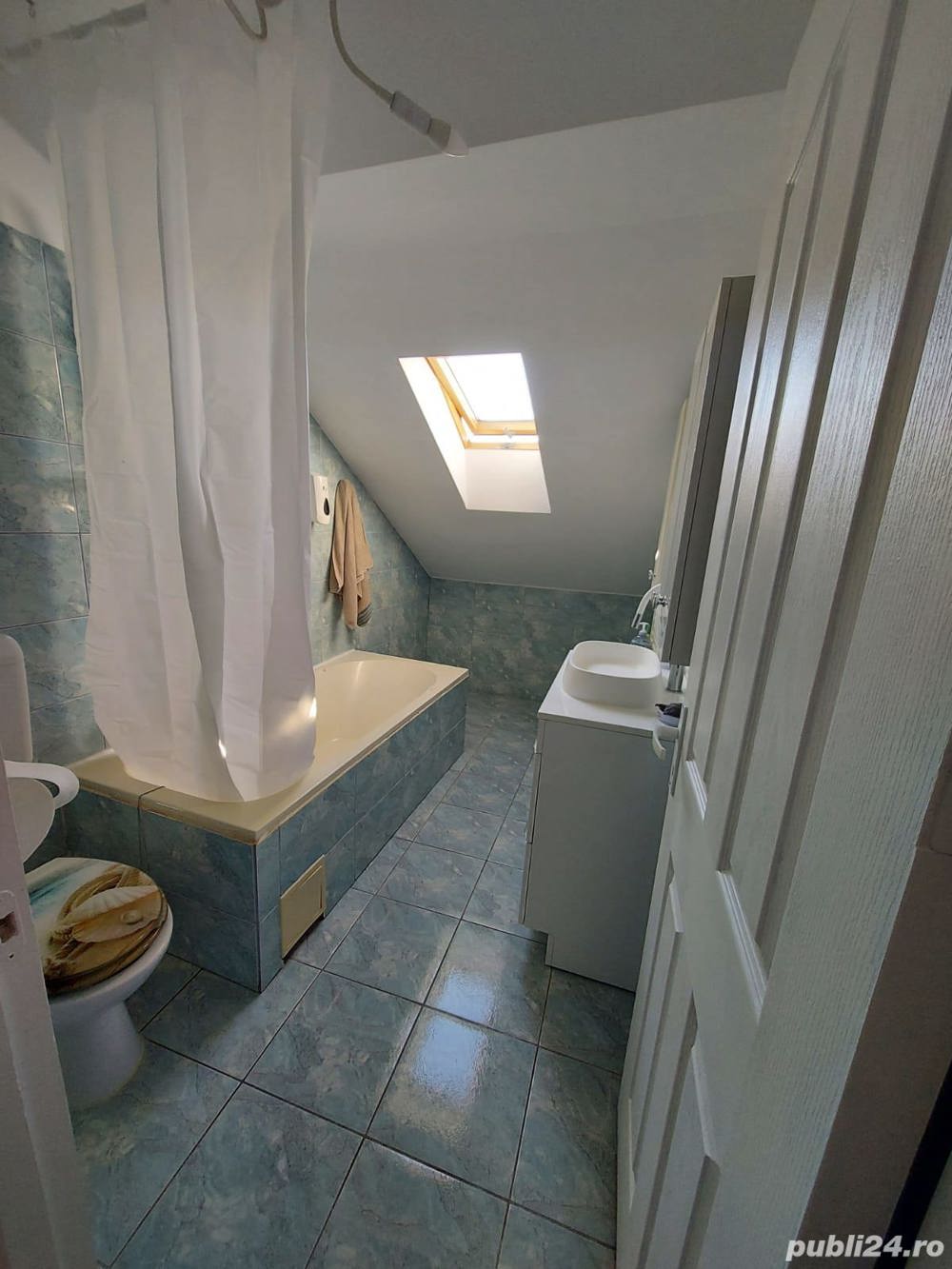 Vand urgent apartament 40 m2 la mansardă