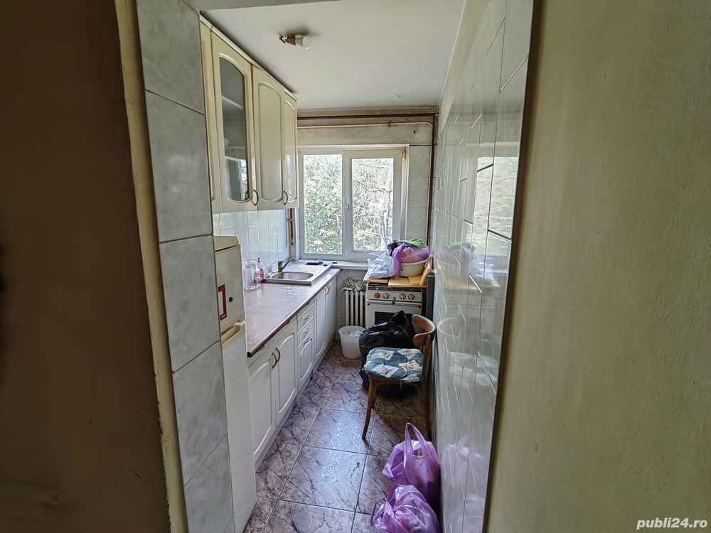 Proprietar vând apartament 3 camere +boxă în zona Dacia 