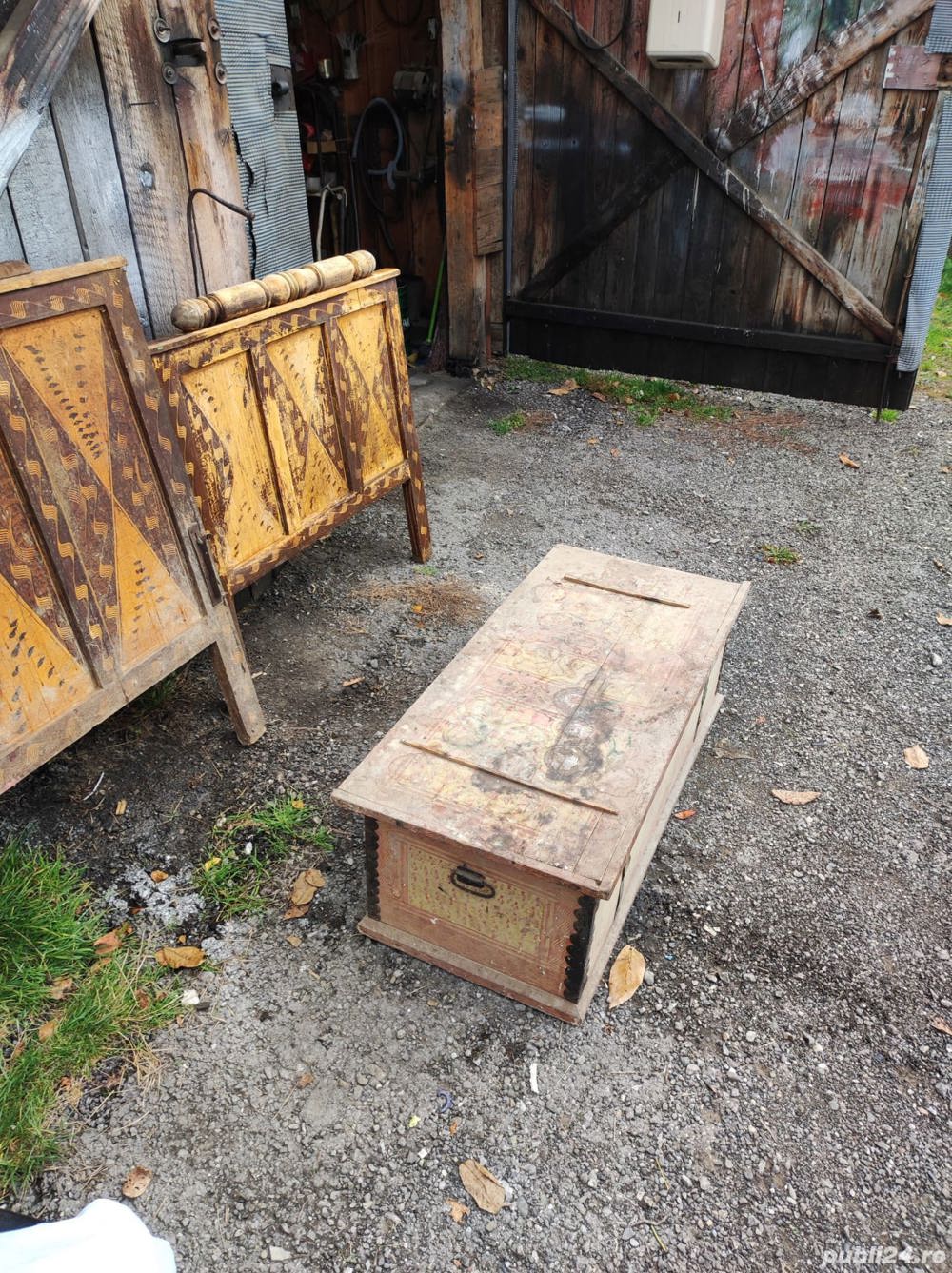 tăblii de pat și ladă de zestre vechi 