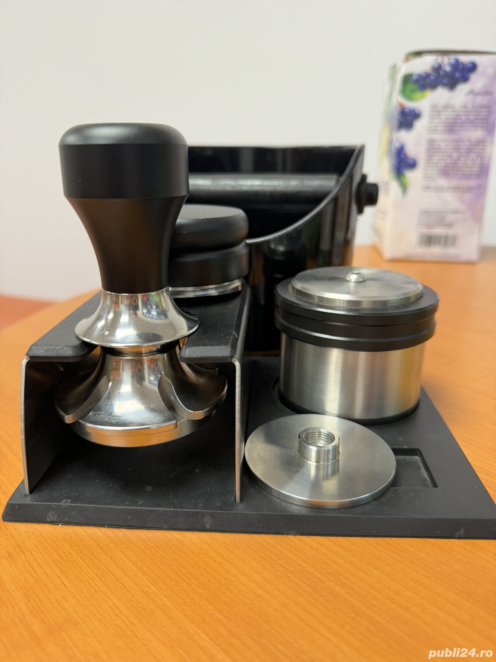 Diverse accesorii espressor folosite (tamper, lever, WDT etc)