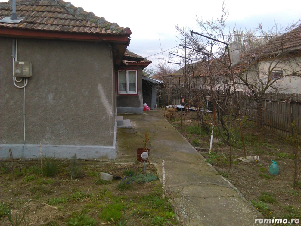 vand casa la 38 km de aeroportul Otopeni