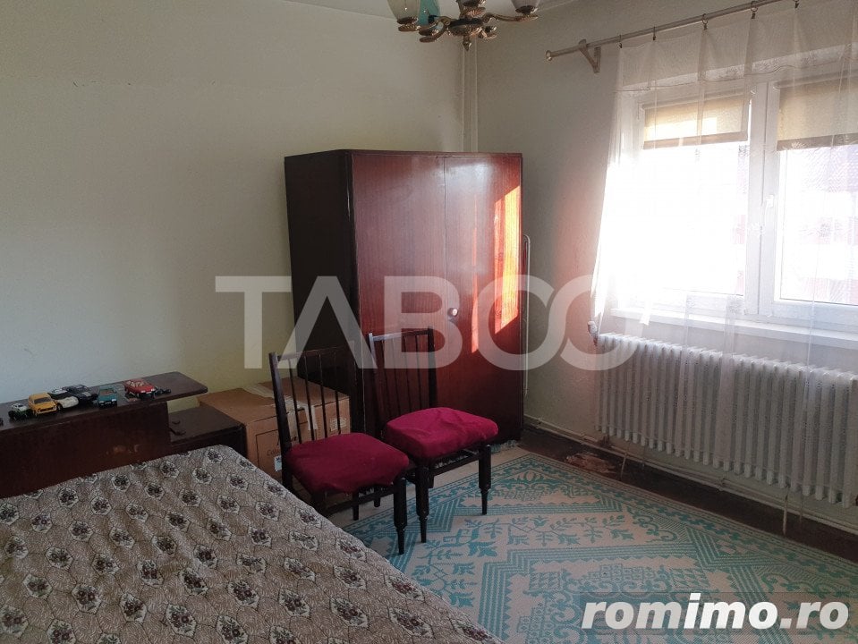 Apartament spatios 3 camere 64 mp utili mobilat utilat balcon Sebes