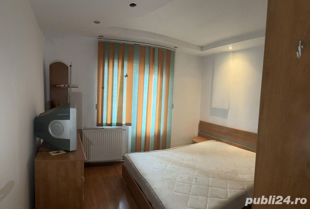 Apartament 3 camere decomandat etaj 3 zona Bucovina