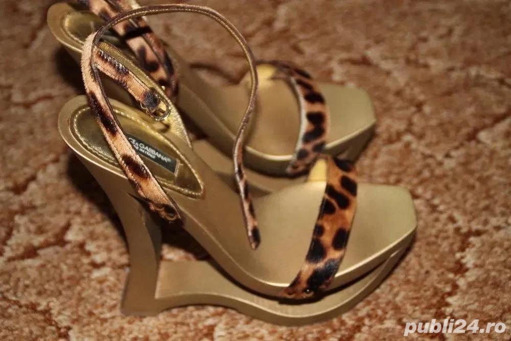Vand sandale Dolce&Gabbana marimea 37