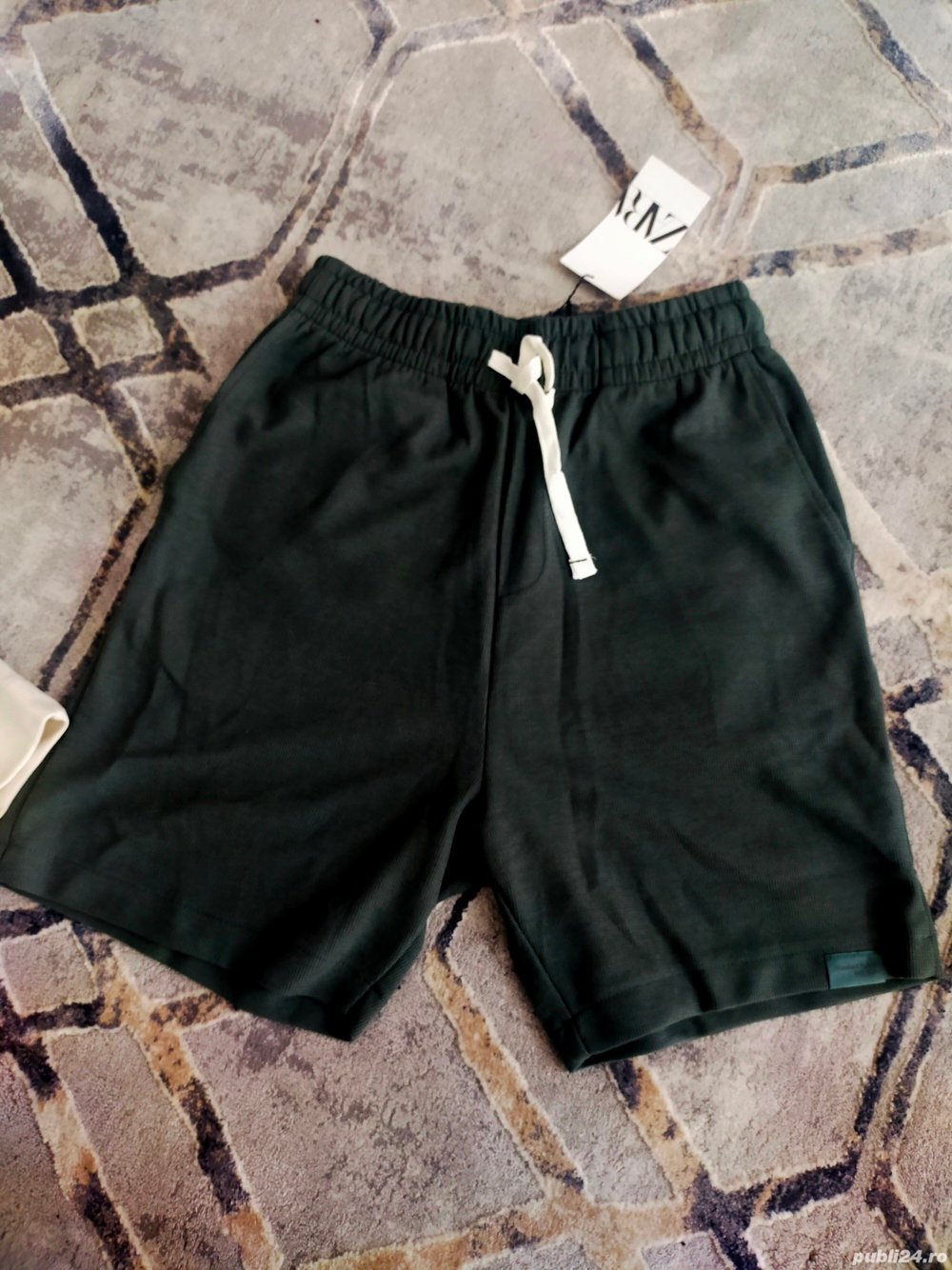 Pantaloni scurți Zara 