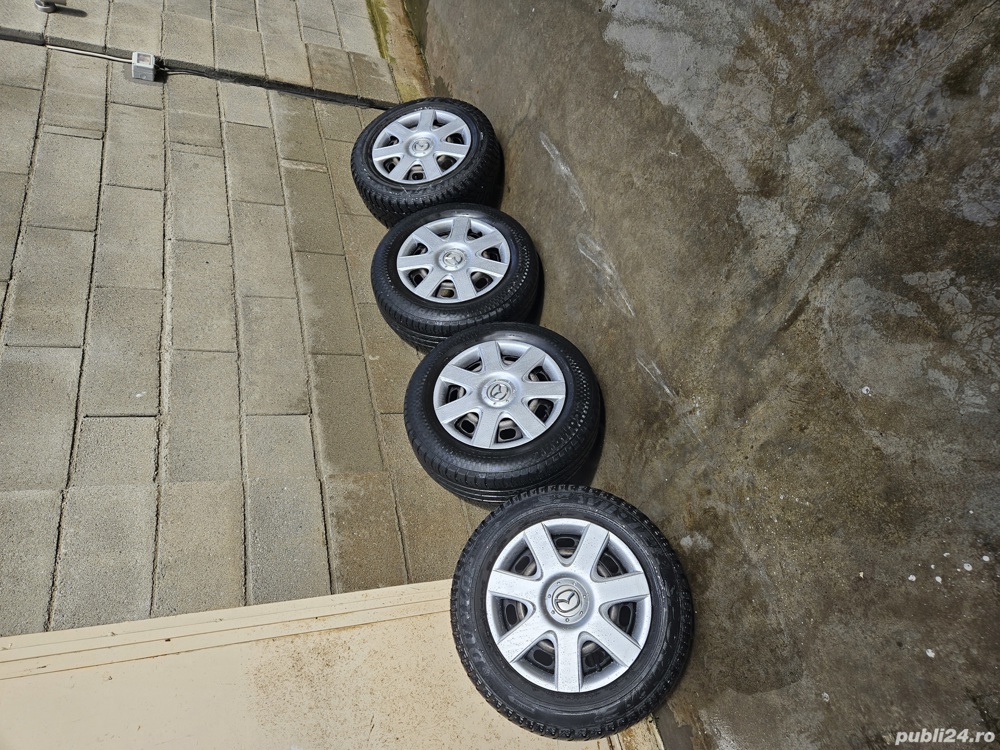 Jante Mazda 3 cu capace si cauciucuri.