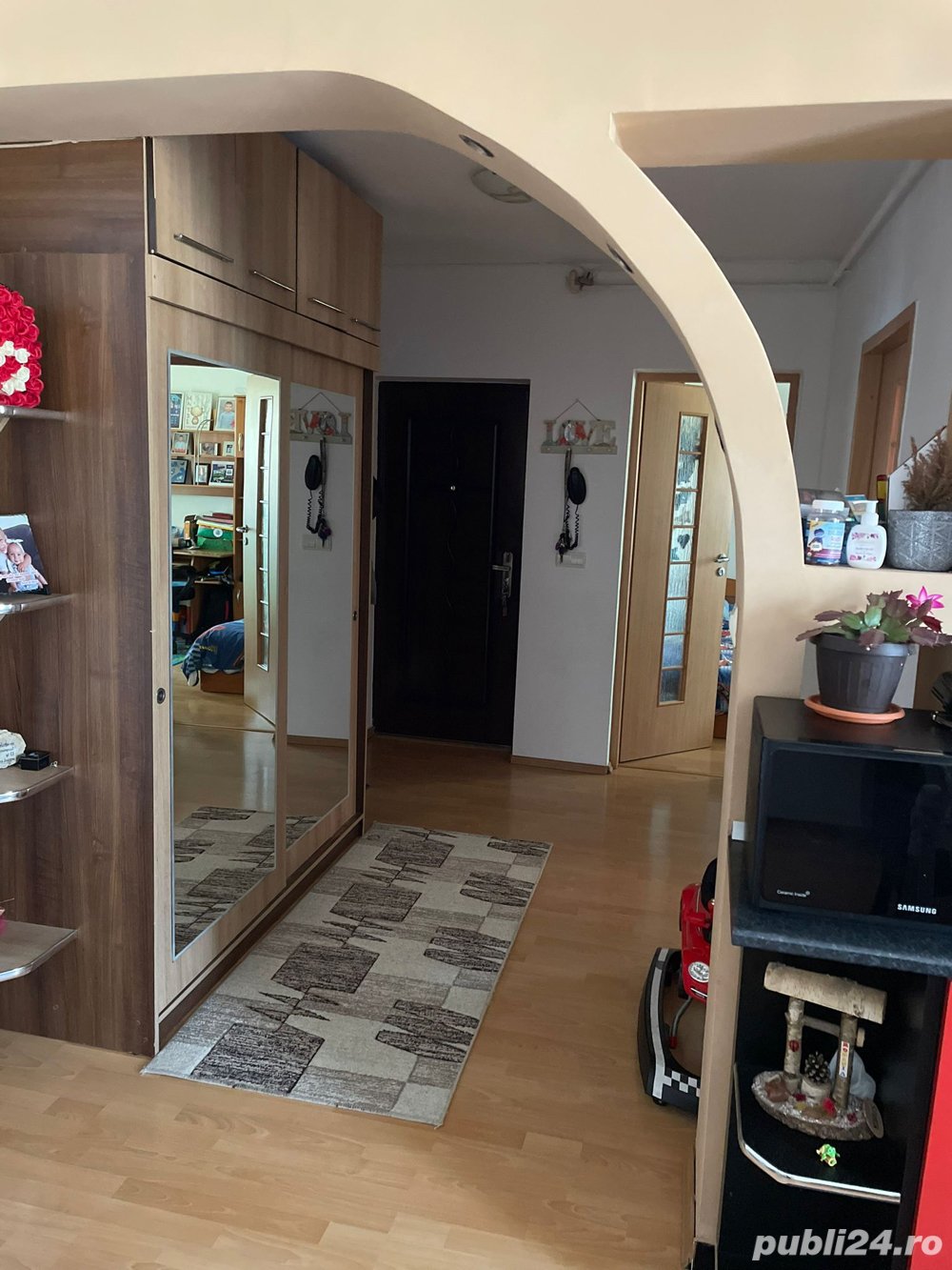 Vand apartament cu 3 dormitoare