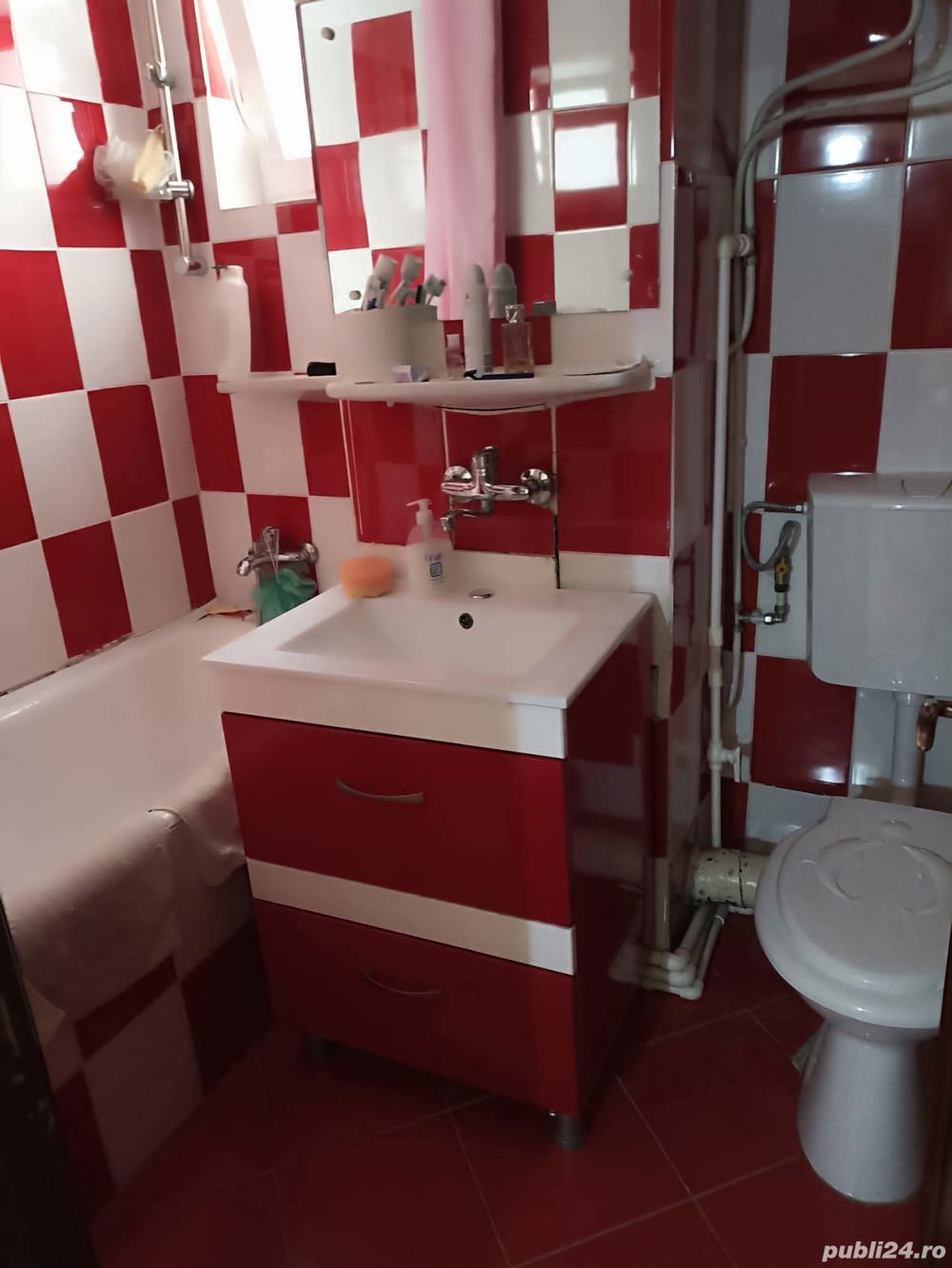 Persoana fizica  vând apartament  cu 3 camere