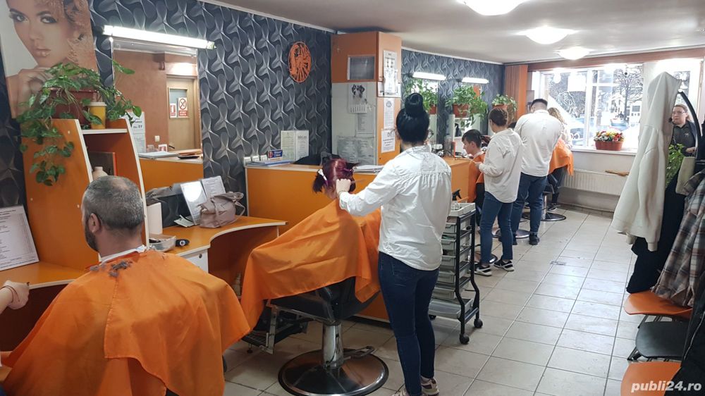 Angajez Frizerita(frizer),pentru salon situat in sect 5. Vad foarte bun. Angajez Frizerita(frizer),pentru salon situat in sect 5. Vad foarte bun.