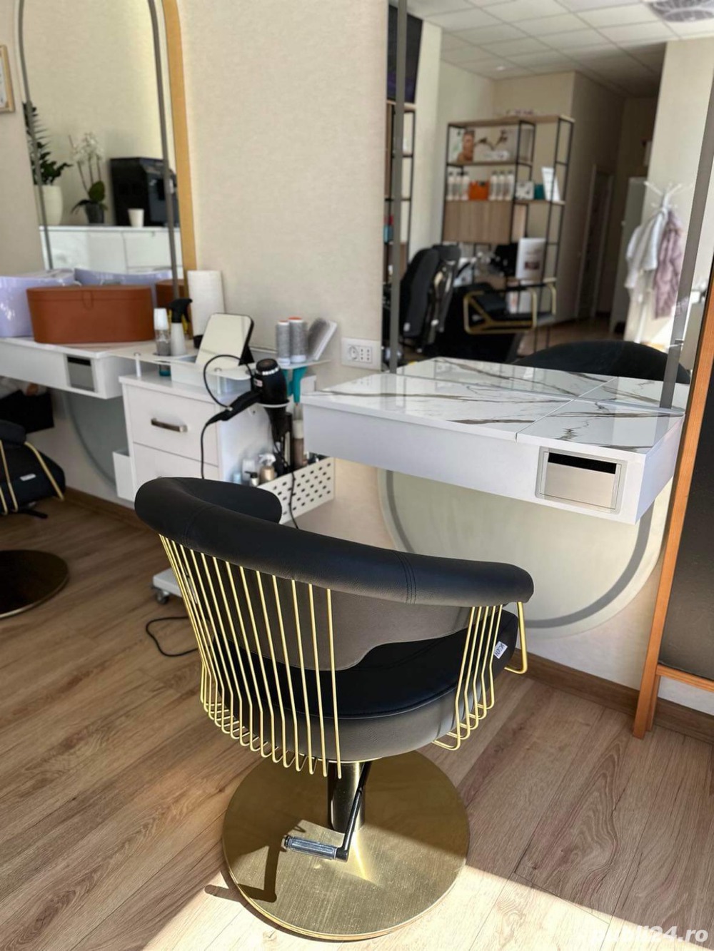 Închiriere post lucru coafor 