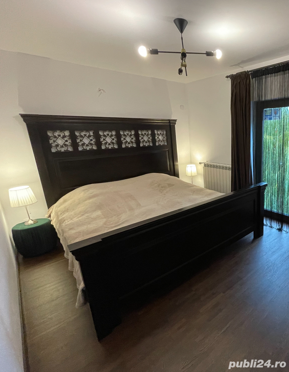 Vand pat de la furnizorul de mobila al Casei Regale.