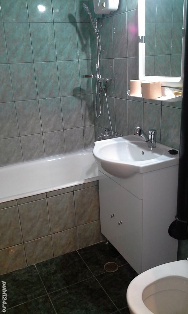 Apartament  2 camere, decomandat, Piata Noua 