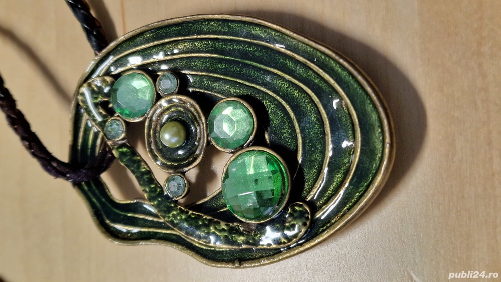 Colier Talisman Amuleta Pandantiv Bijuterie rara verde lucrata manual unicat