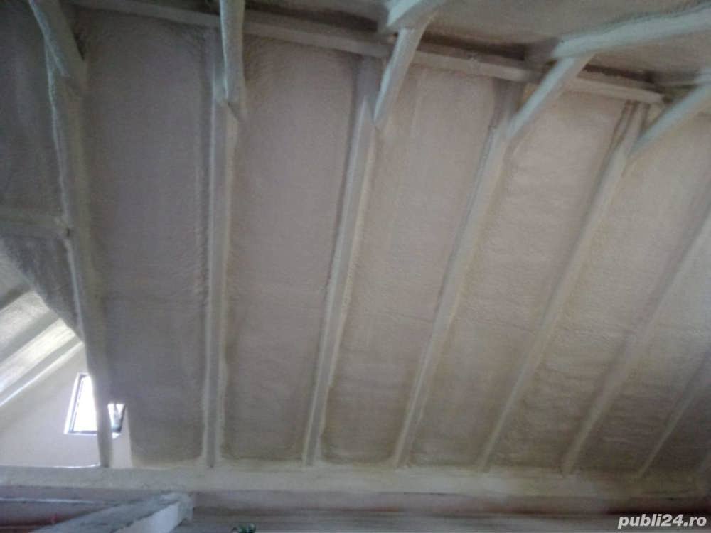 Izolare izolație pod tavan casă mansardă spumă poliuretanică izolații material