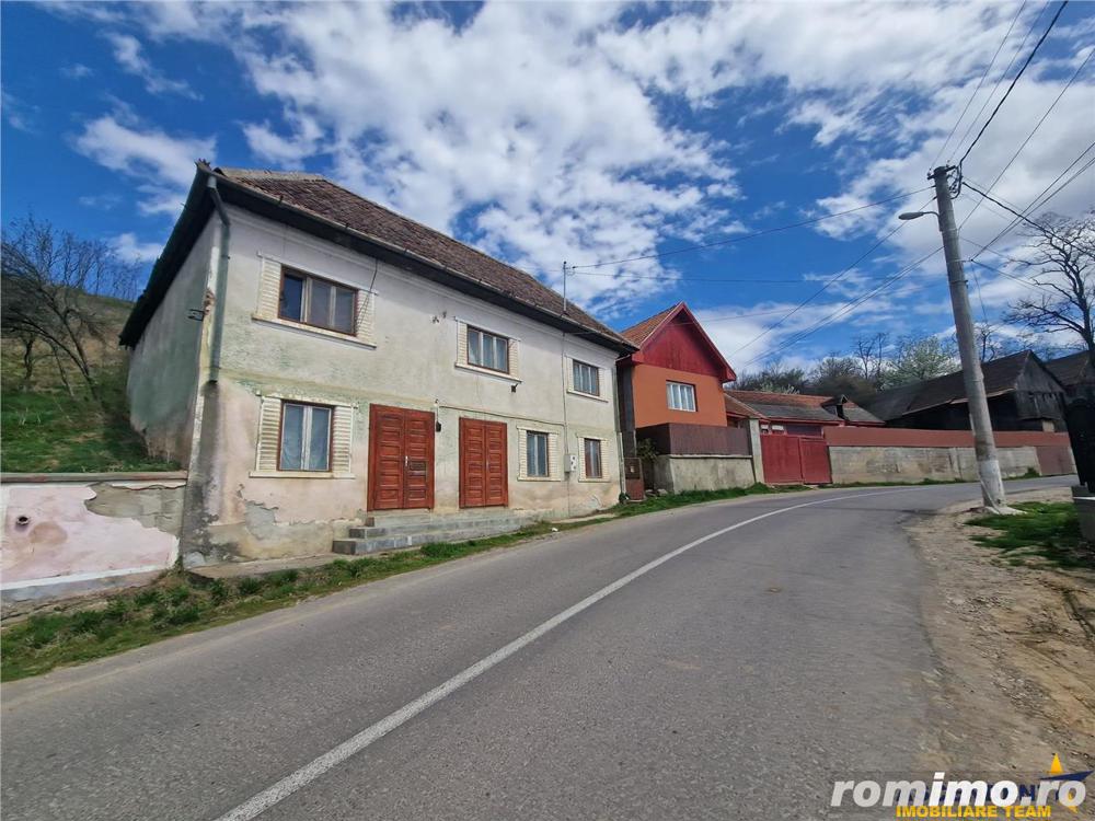 Casa traditional saseasca, in pitoareasca  asezare Arini, Brasov