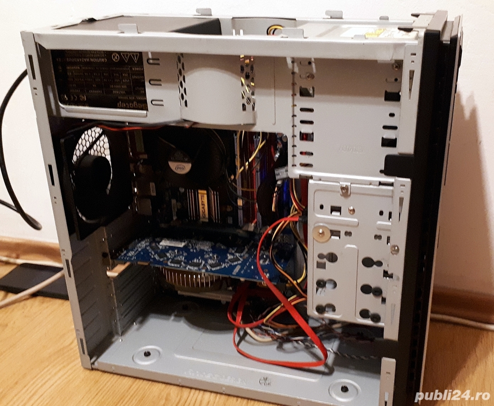 PC vintage, perfect funcţional cu Windows 11 instalat