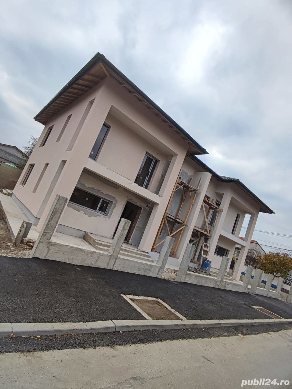 Fațade Placări cu polistiren, vată bazaltica Renovări  Maistru constructor cu echipa de meseriași 