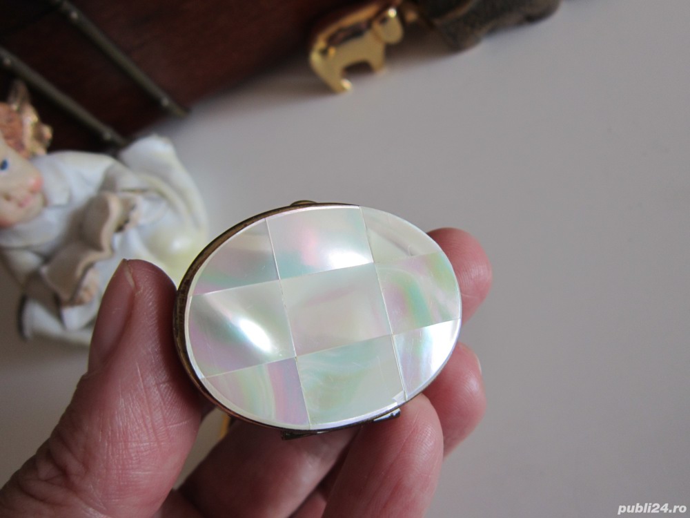 cutie pt inele,bijuterii,pastile Pill Box vintage Mother of Pearl