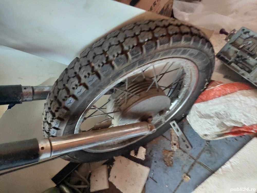 motocicleta IJ veche /vintage putin folosita, MOTOR vechi Rusesc,in starea care se vede motocicleta IJ veche /vintage putin folosita, MOTOR vechi Rusesc,in starea care se vede