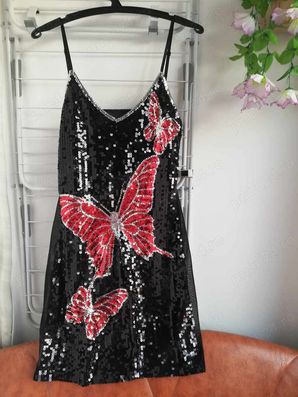 rochie de ocazie, cu paiete si fluturi