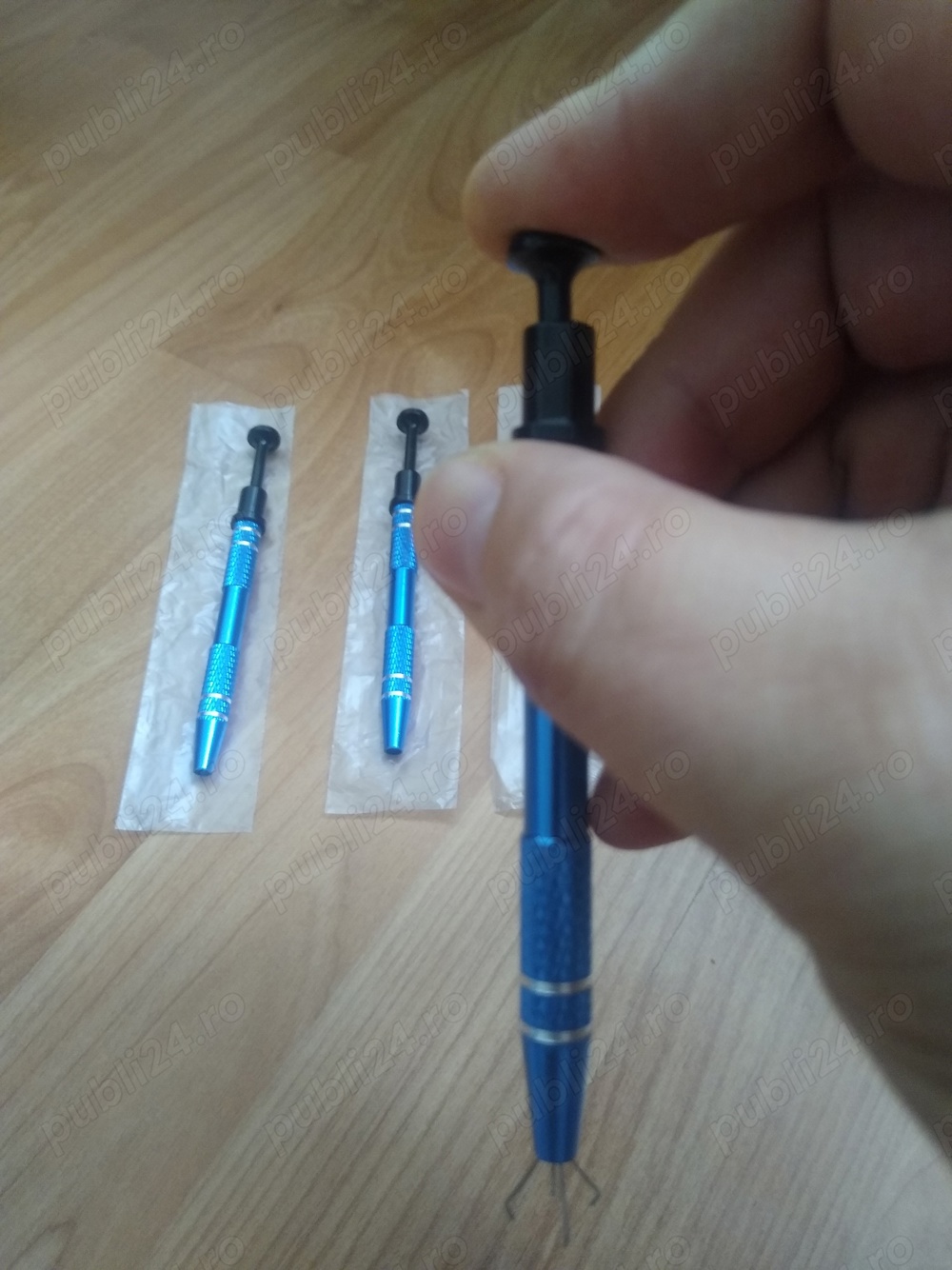 Extractor   Holder aluminiu cu gheara titan pentru electronica service-uri - UK