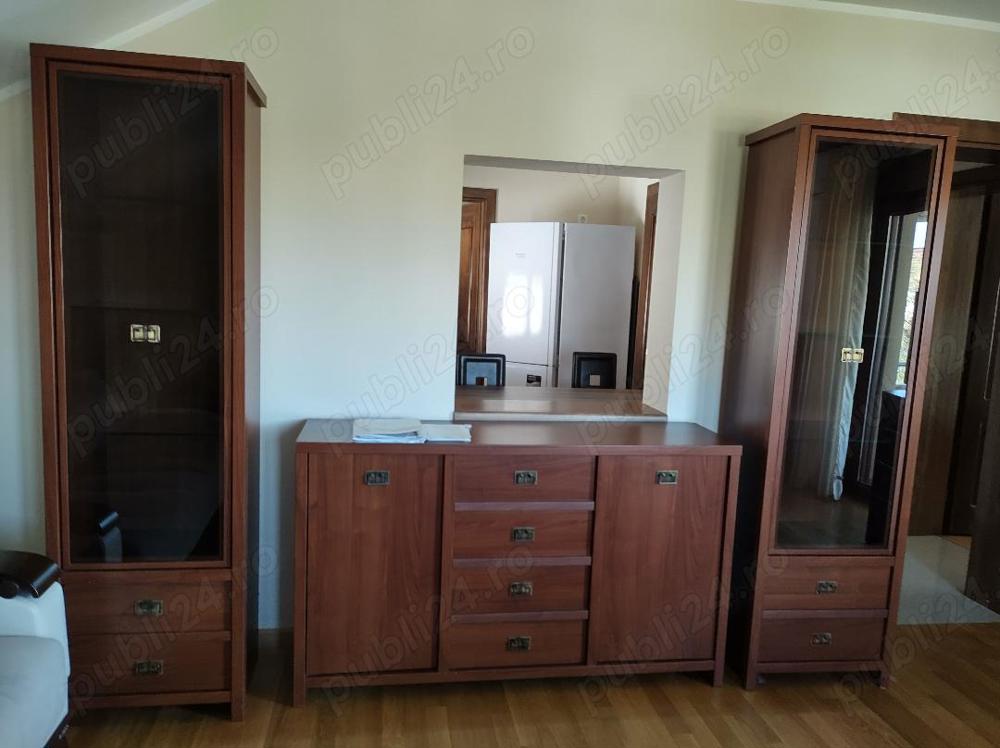 Vânzare mobilier sufragerie culoare mahon , stare impecabilă