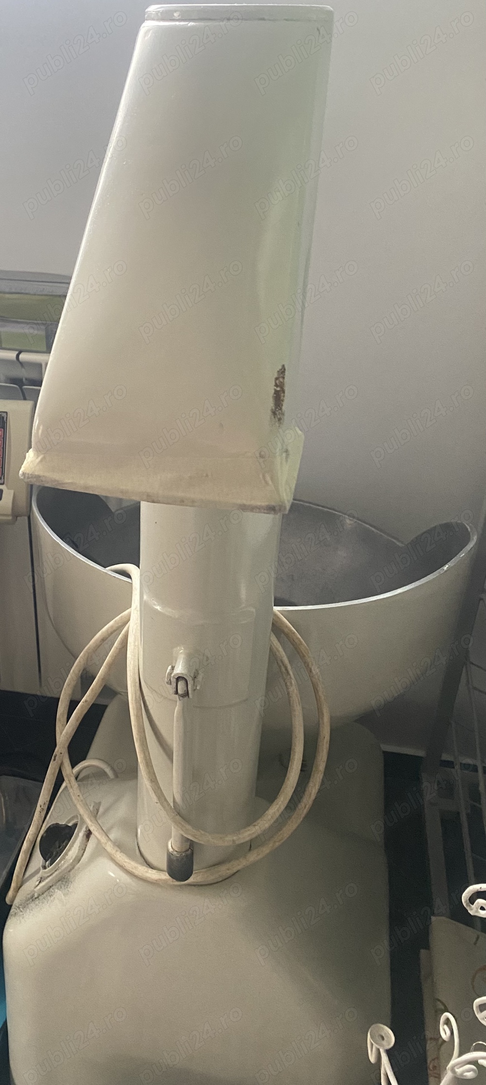 Vând cernator făina,profesional!