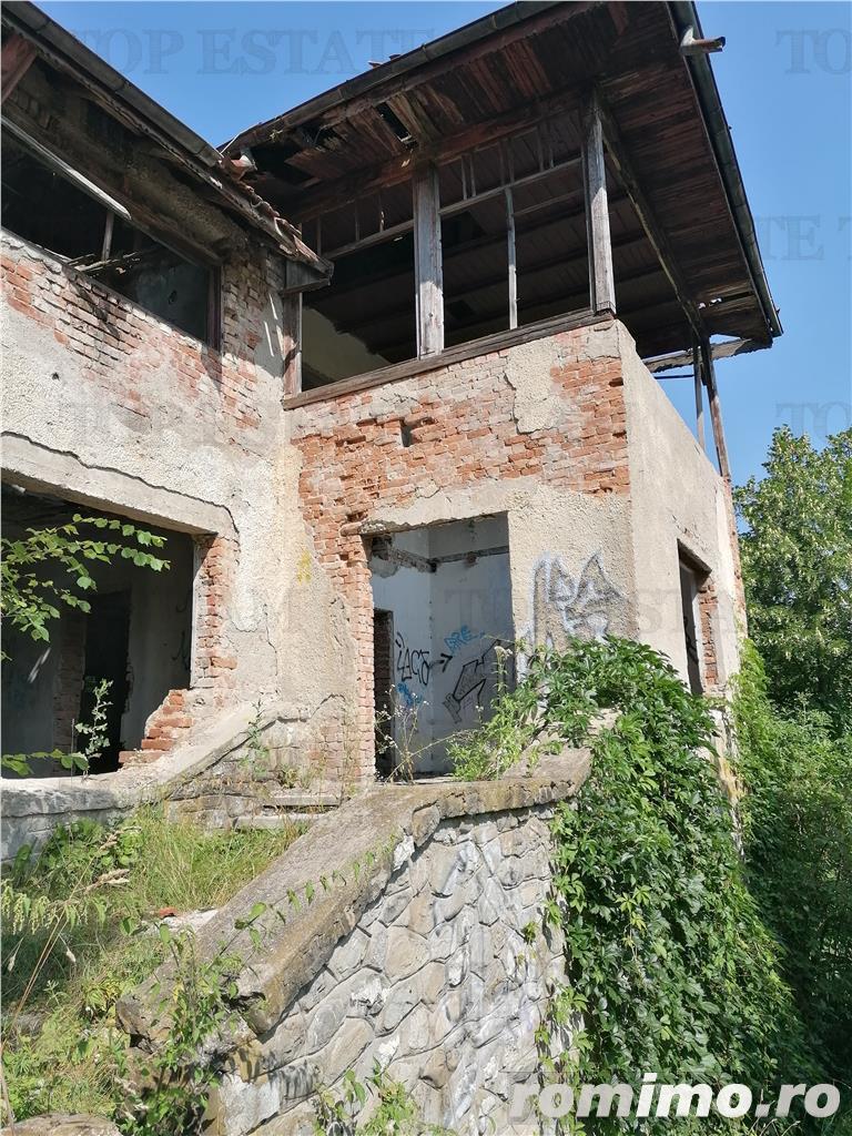 Teren 11230 m.p.  + Conac - necesita renovare