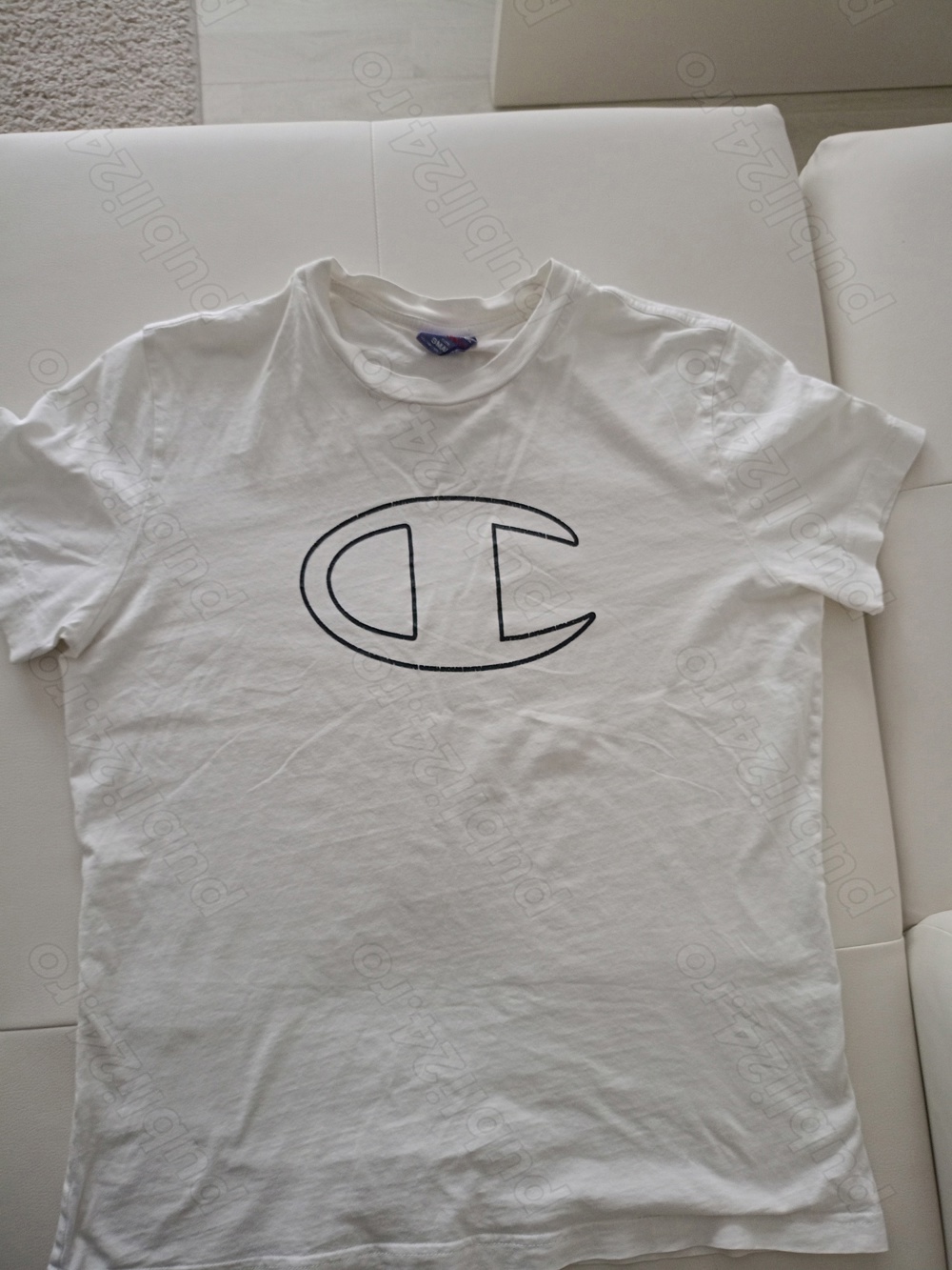 Vând tricou Champion cu logo,unisex, produs de calitate.