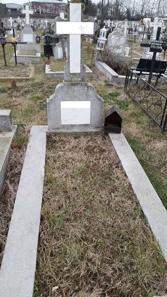 Vand loc de veci cimitirul straulesti 2