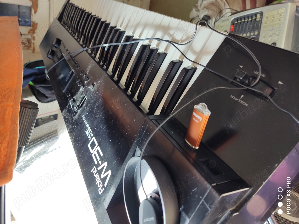 Roland W-30 sampler workstation 