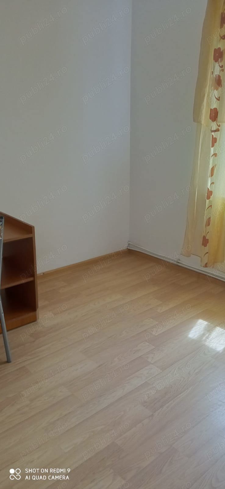 Închiriez apartament 4 camere Focșani