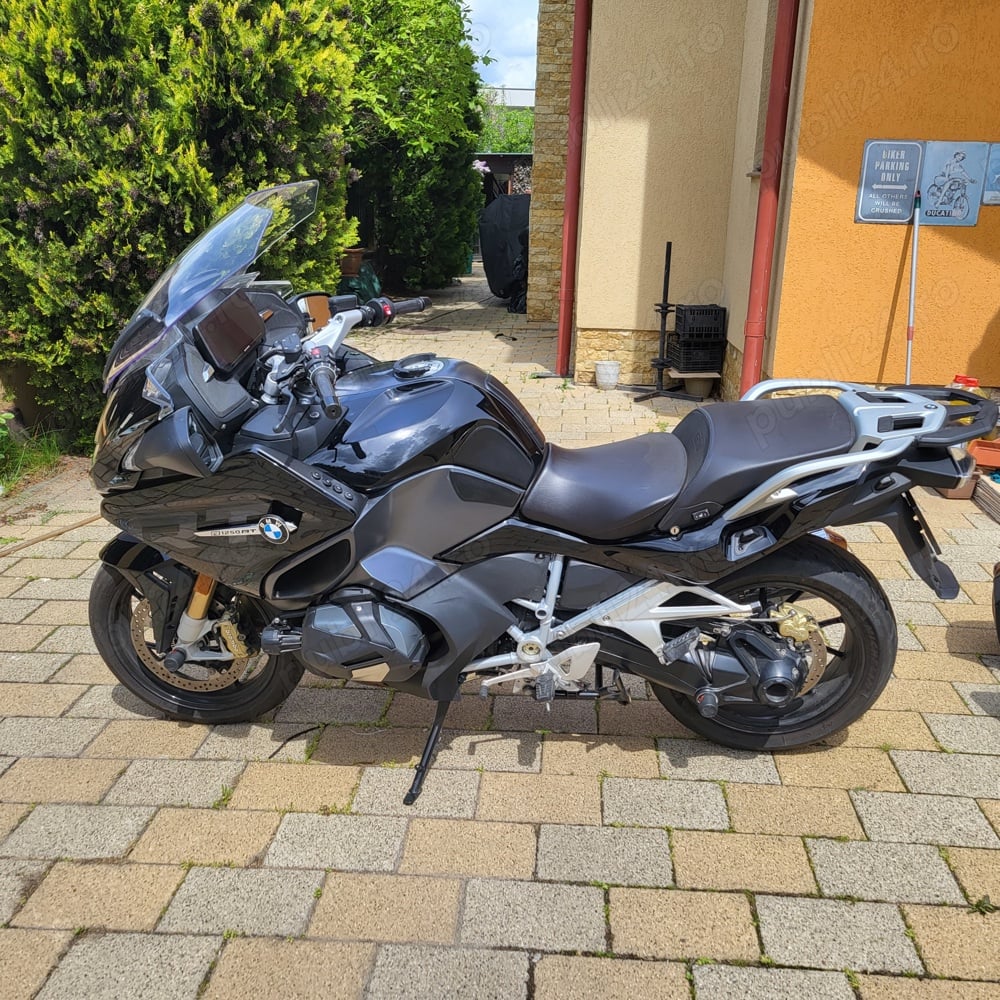 Moto BMW R 1250 RT, inmatriculat 2022, echipat full, triple black, 9900km, garantie pana in 2027