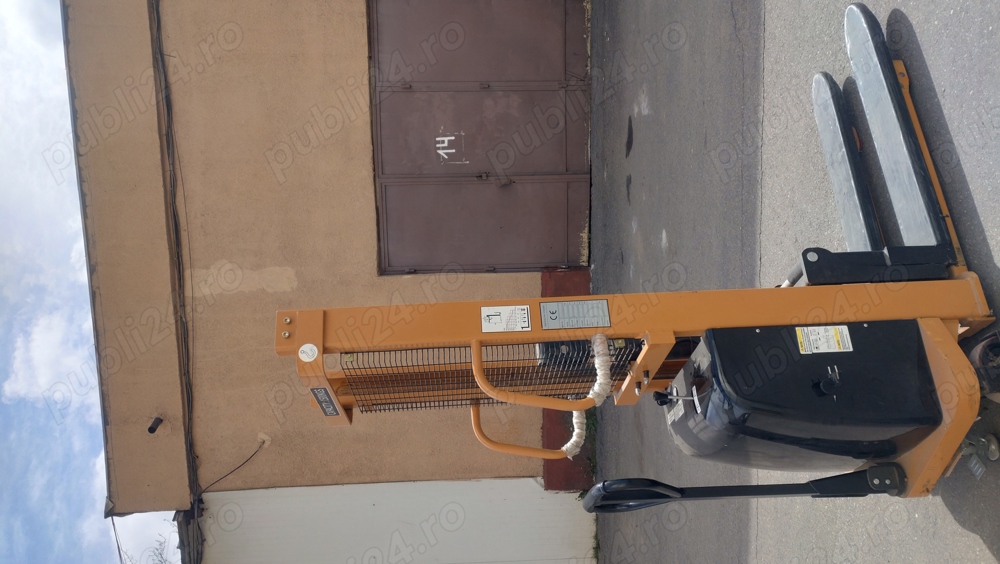 Stivuitor semi electric