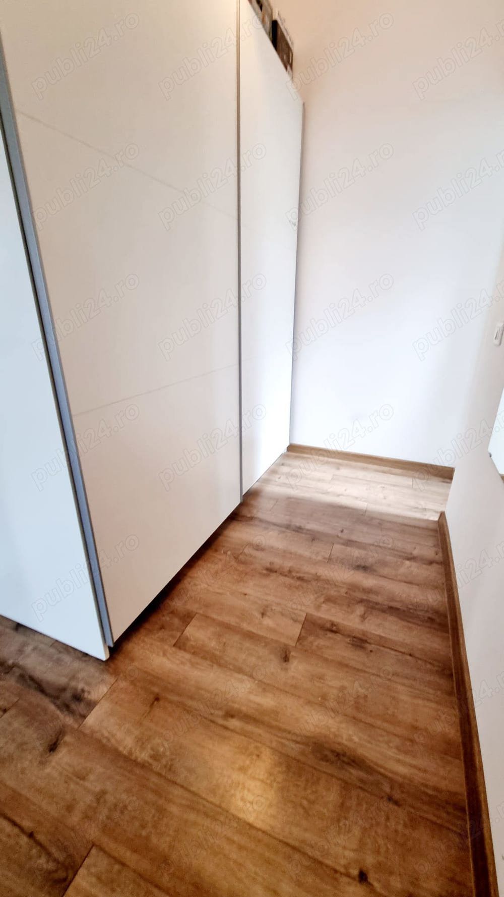 Apartament 3 camere cu terasa de 12 mp, mobilat, Amurgului, 10 min metrou Dimitrie Leonida