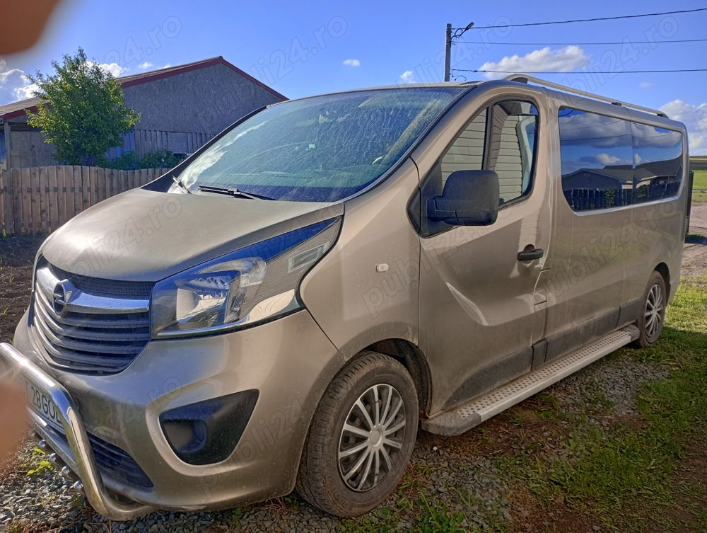 Vând Opel Vivaro Extralung 8+1  an  2015 1.6 diesel Vând Opel Vivaro Extralung 8+1  an  2015 1.6 diesel