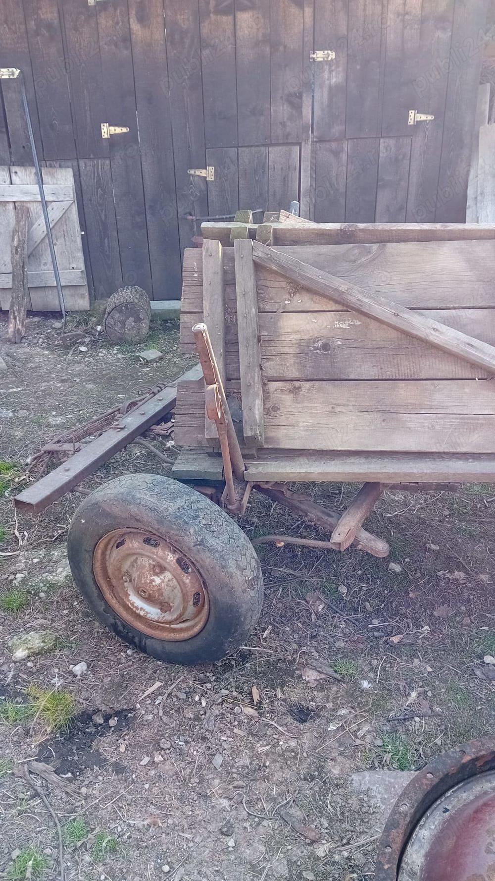 Vand caruta cu roti de cauciuc de Dacia 1300