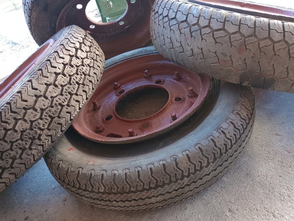 Vand 4 genti cu cauciucuri si  camere 145#13