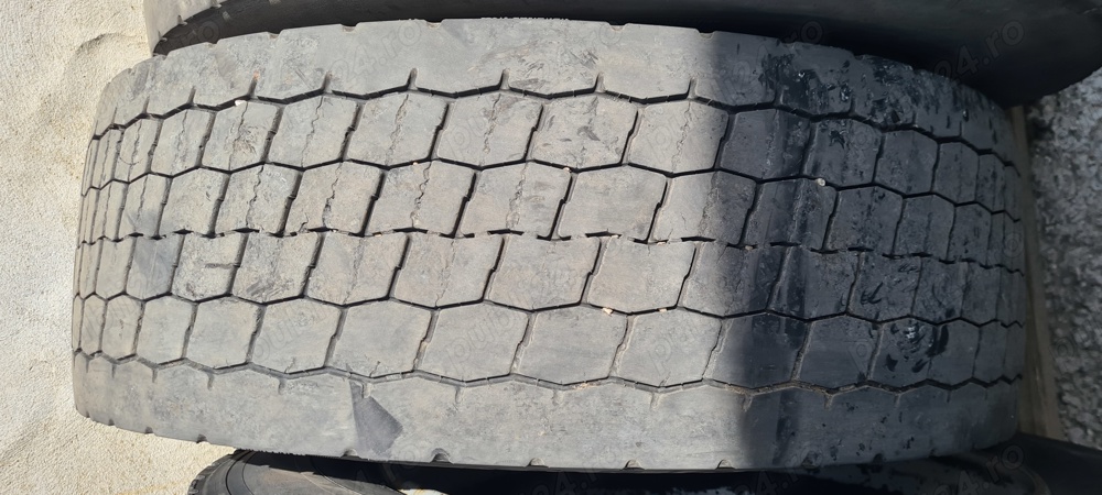 Vând 4 anvelope Continental 295/60.22.5