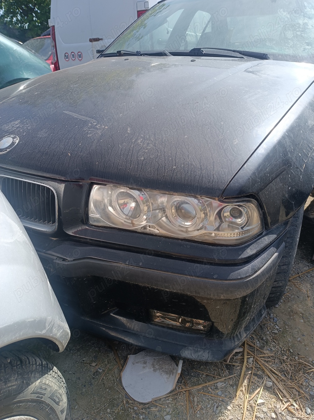 dezmembrez BMW 316 AN 1997