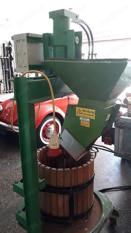 Vând Presă cu tocătoare,  de Struguri,Mere,Fructe 