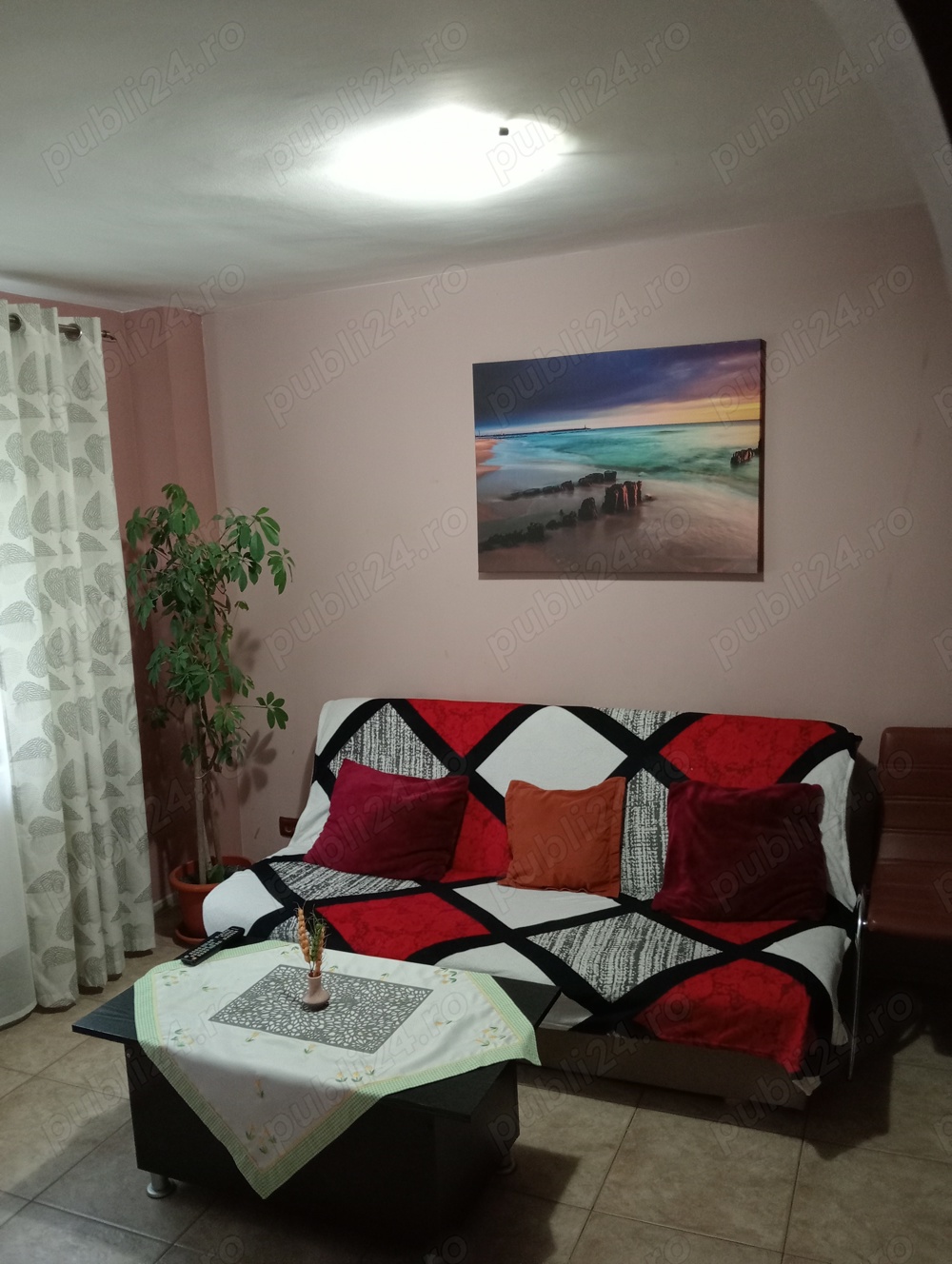 Închiriez apartament!