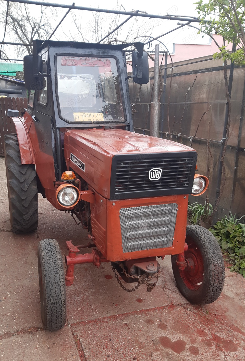 Tractor UTB V445