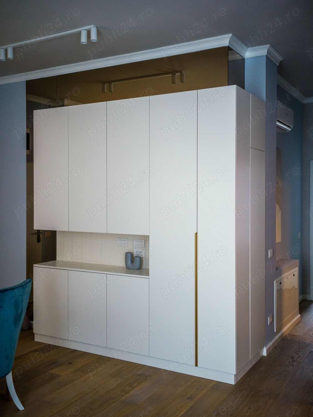 Main-Mob Angajăm Tâmplar Montator 4700 lei.