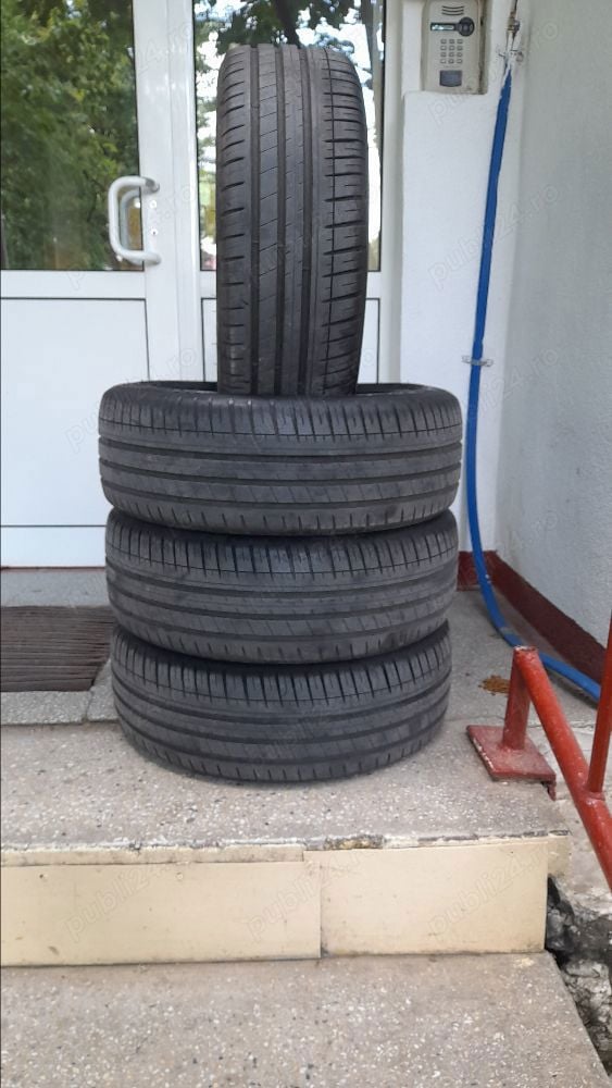 4 anvelope vara Michelin 215 45 18 ZR 18 93W  Dot 39 2017 Folosite 10.000 km 
