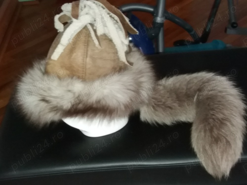 Caciula de dame, cu blana si coada de vulpe argintie