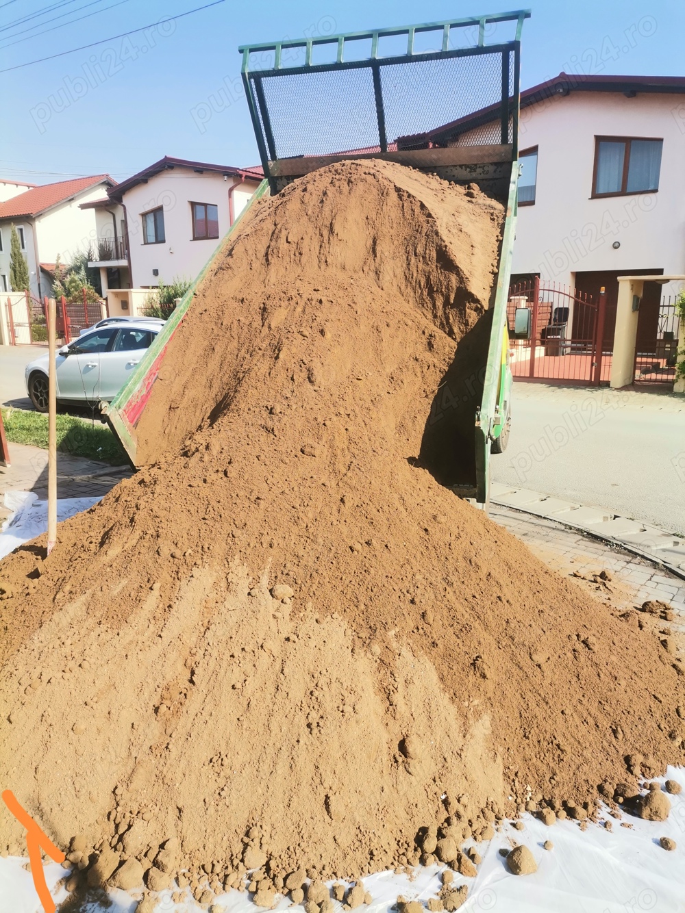 Compost Pământ galben nisipos pentru gazon Pamant negru vegetal 