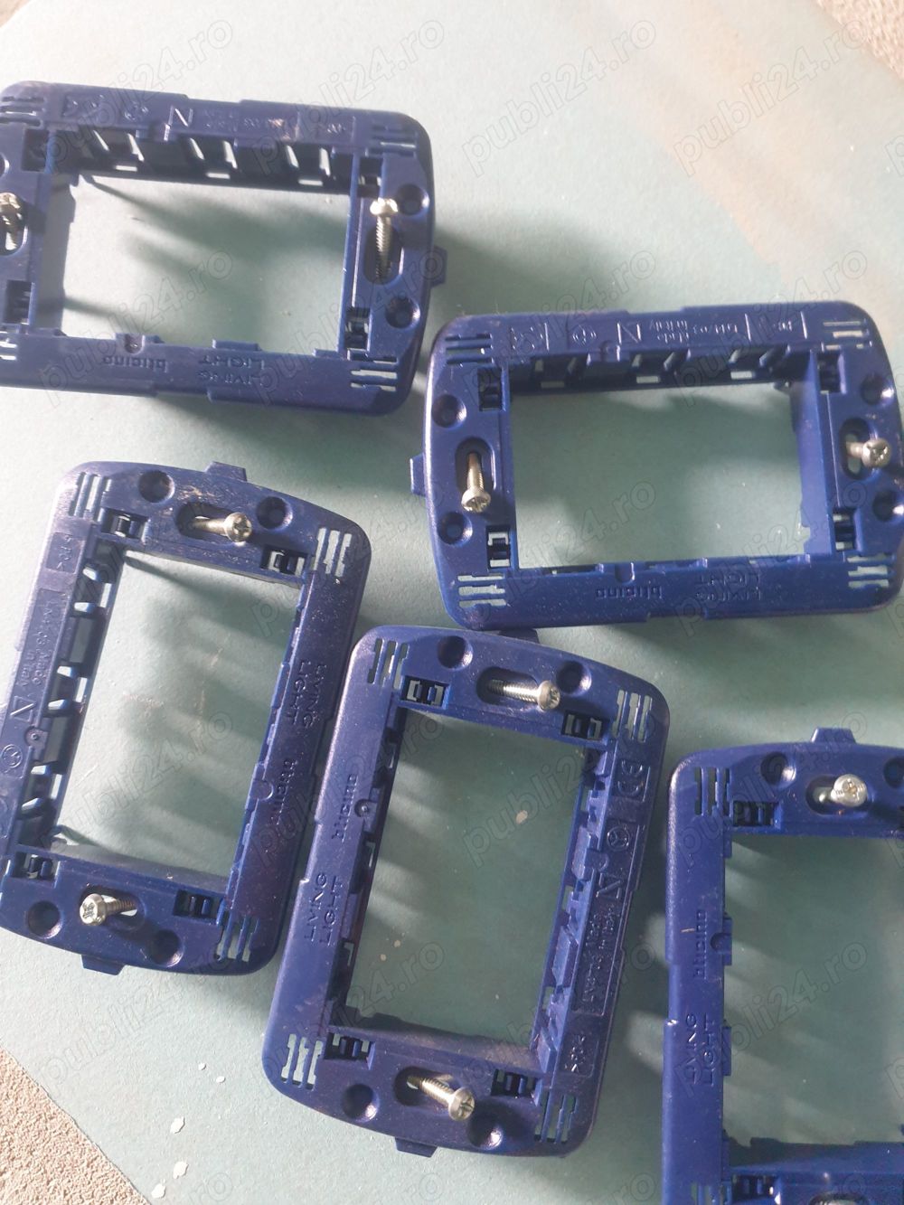 Suport 3 locuri Vimar Idea, Arke, Eikon, bTicino Living Light, 6 Ron buc