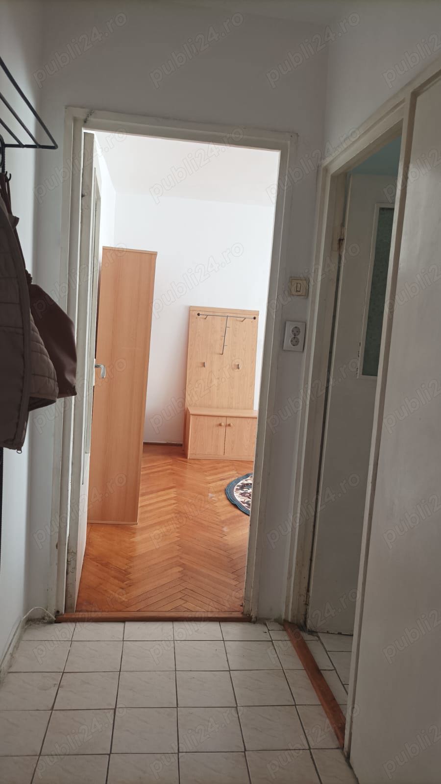 Închiriez apartament 