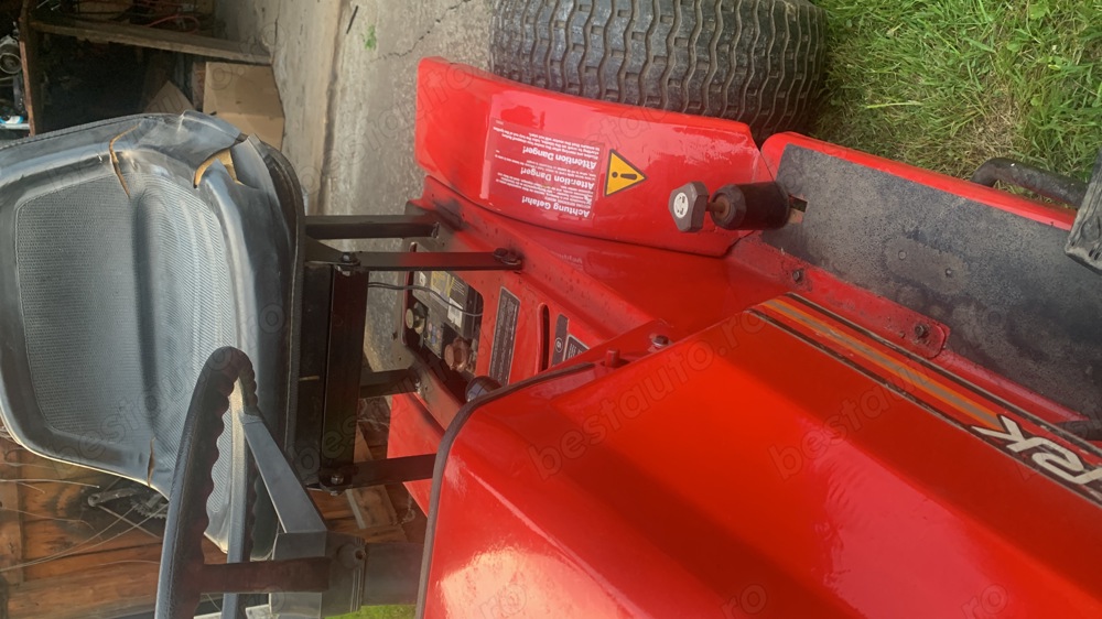 Tractoraș de tuns iarbă briggs & stratton 12hp